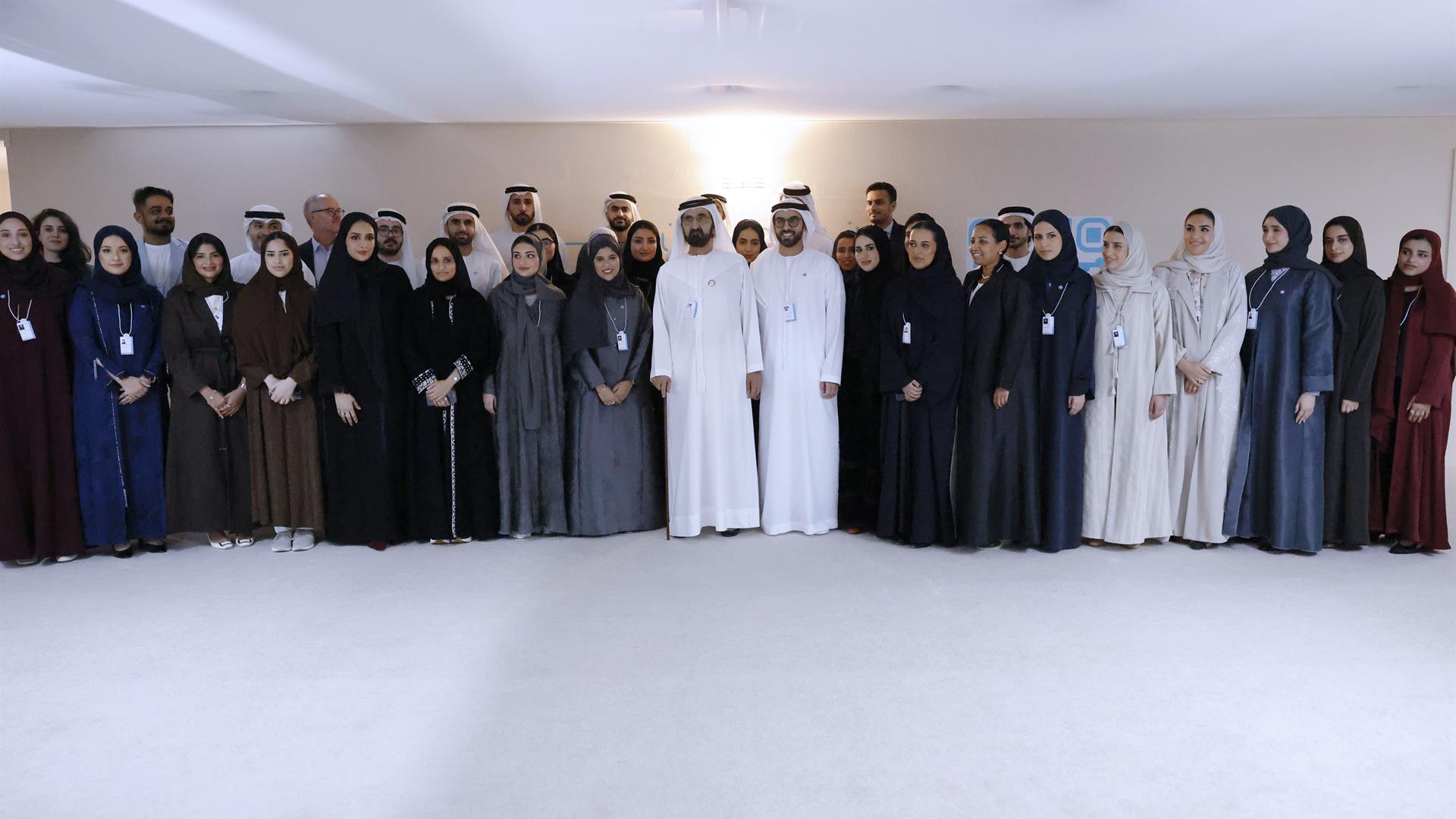 محمد بن راشد يلتقي فريق عمل القمة العالمية للحكومات 2025