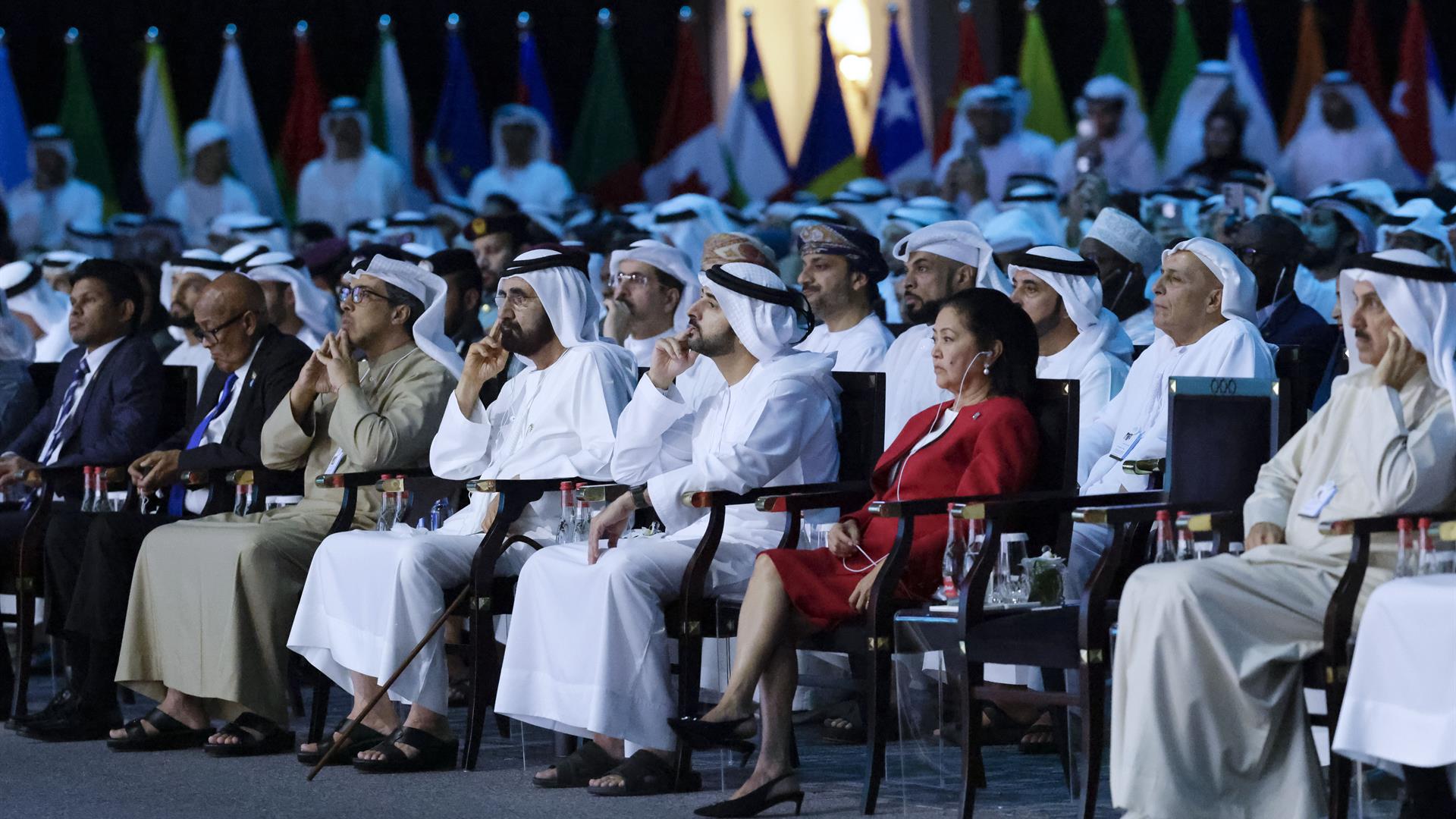 محمد بن راشد يشهد جلسة سيف بن زايد خلال القمة العالمية للحكومات