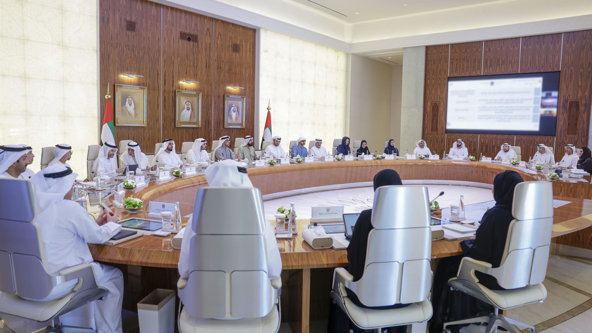 مجلس الوزراء برئاسة محمد بن راشد يعتمد إطلاق أول منظومة تشريعية ذكية متكاملة لتطوير التشريعات والقوانين في حكومة الإمارات