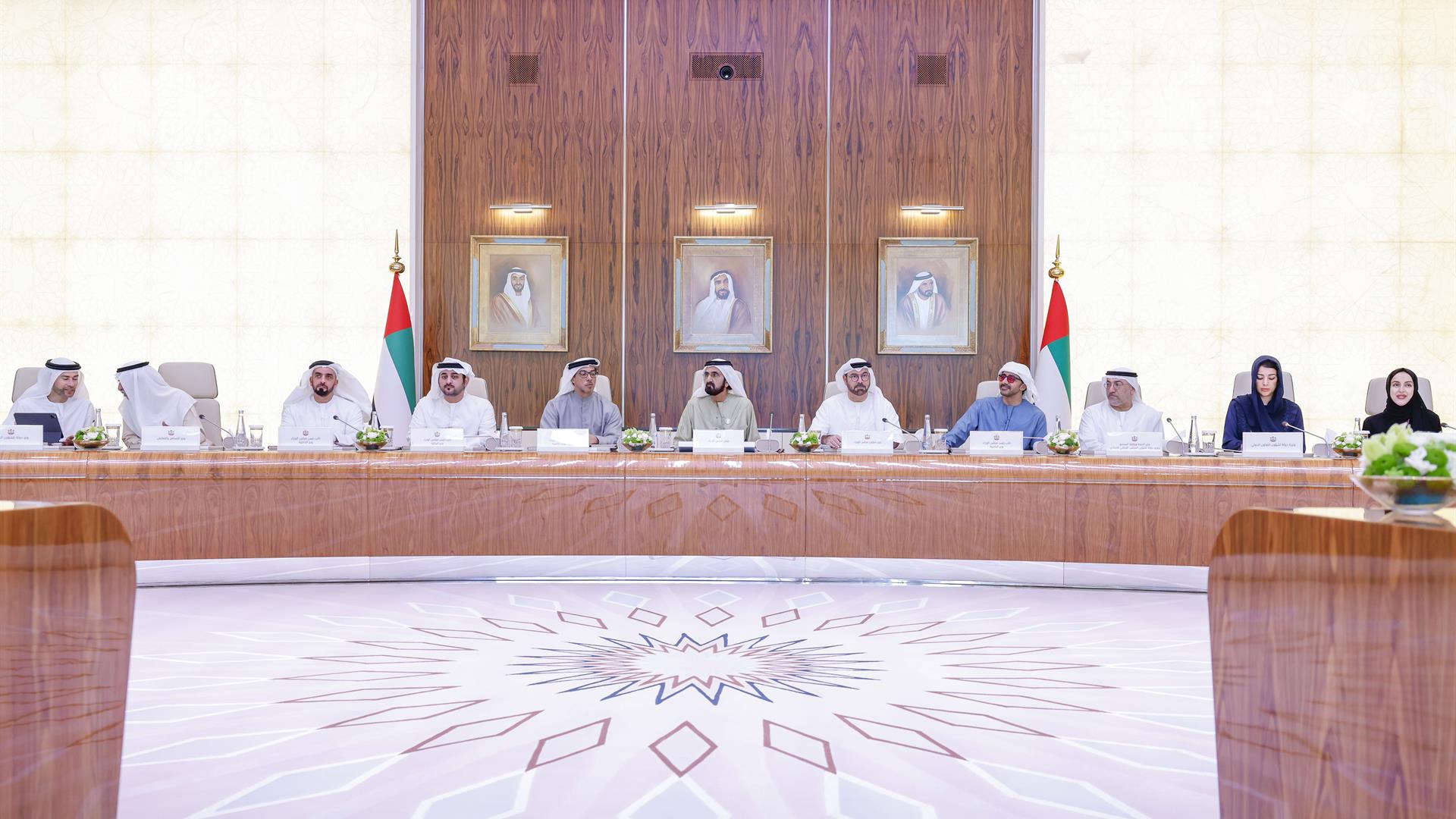 مجلس الوزراء برئاسة محمد بن راشد يعتمد إطلاق أول منظومة تشريعية ذكية متكاملة لتطوير التشريعات والقوانين في حكومة الإمارات