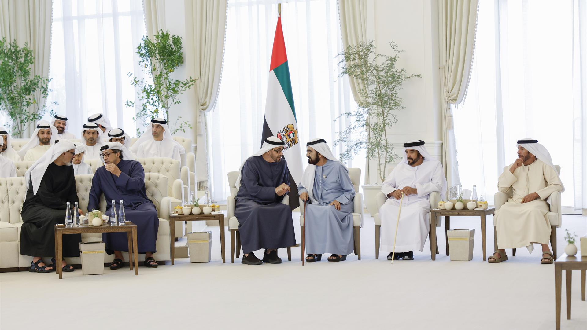 رئيس الدولة يستقبل محمد بن راشد