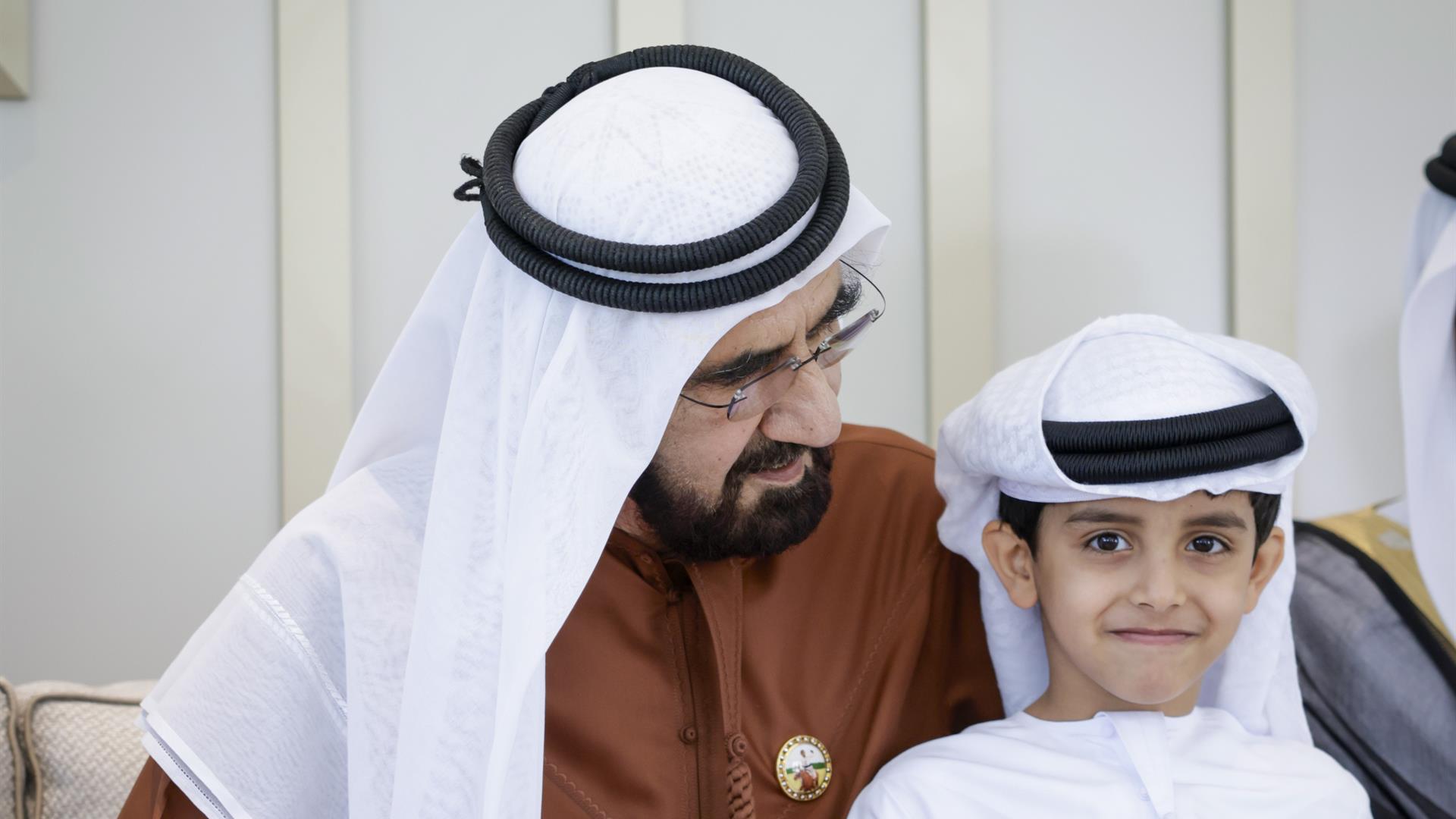 محمد بن راشد يحضر أفراح الكتبي والمزروعي