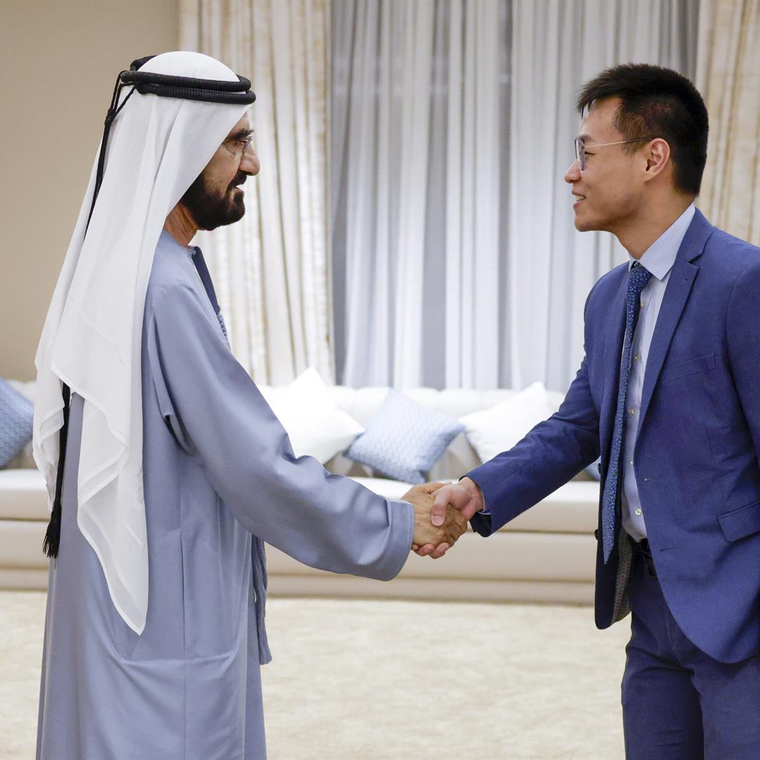 Mohammed bin Rashid meets with alumni of Dubai Business Associates programme