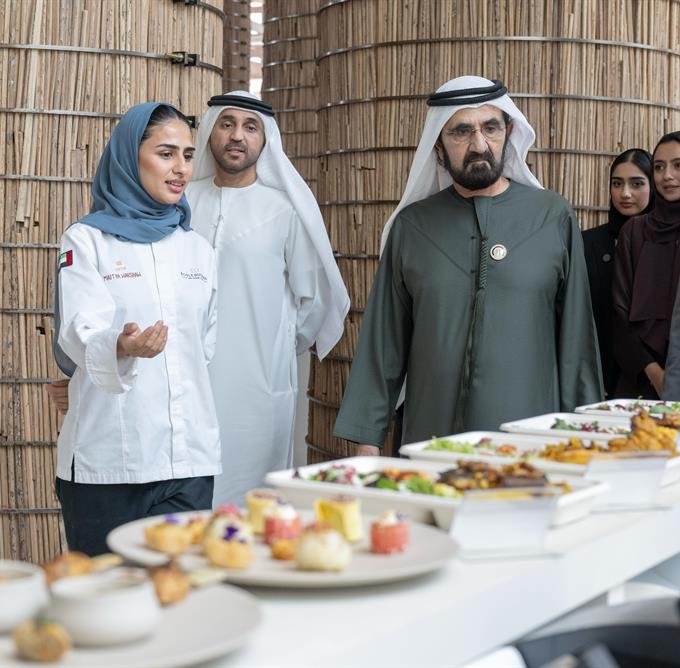  صاحب السمو الشيخ محمد بن راشد آل مكتوم - محمد بن راشد يزور جناح دولة الإمارات في إكسبو 2025 أوساكا