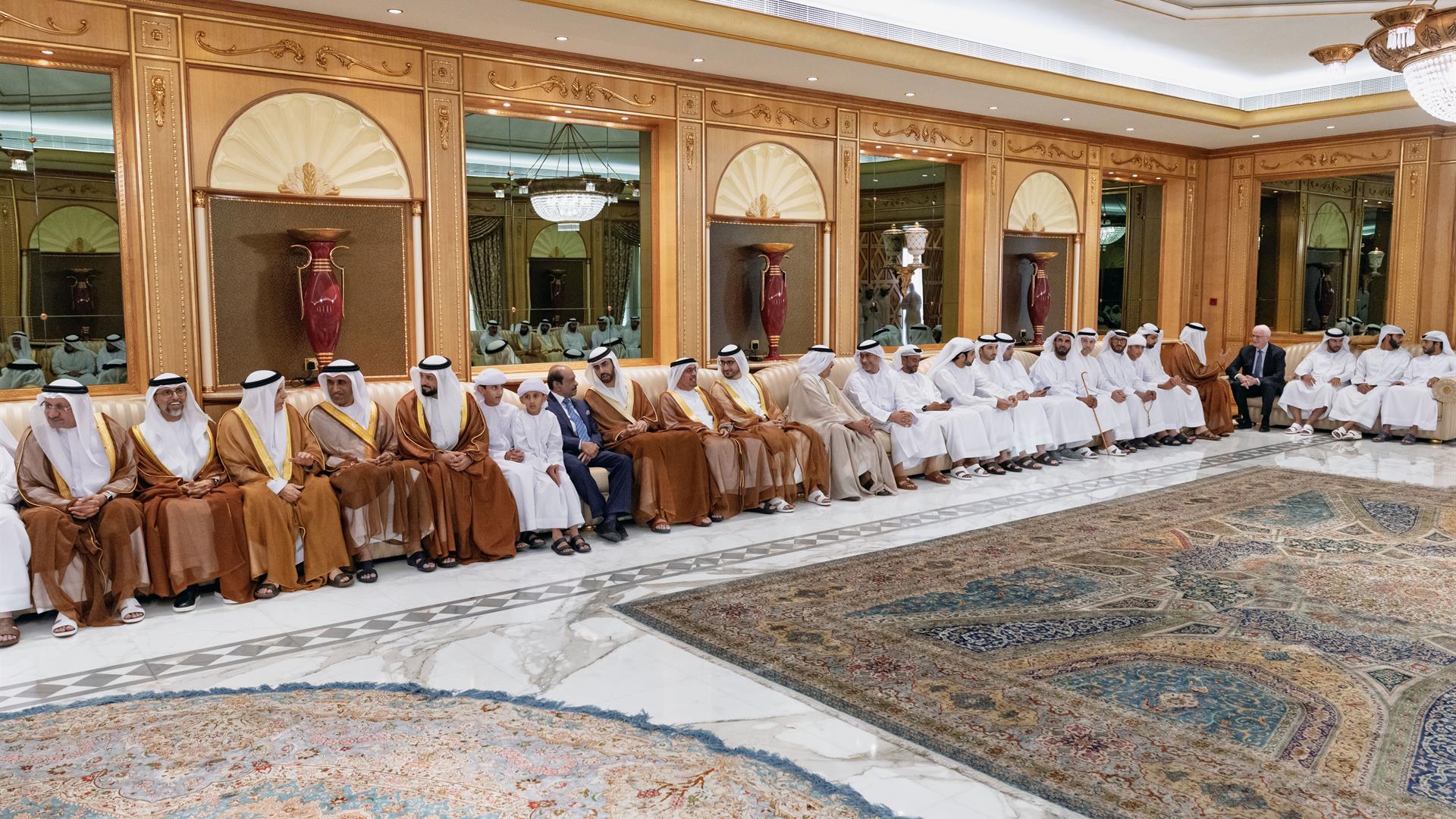 محمد بن راشد يستقبل المهنئين بعيد الأضحى المبارك