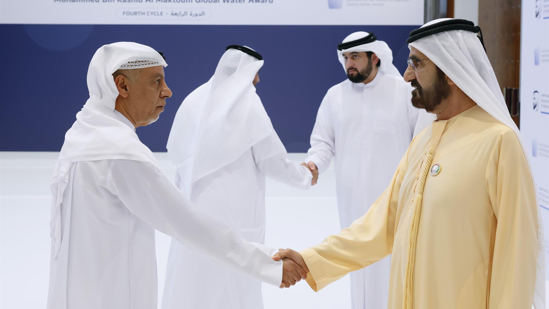 محمد بن راشد يكرّم الفائزين في الدورة الرابعة من "جائزة محمد بن راشد آل مكتوم العالمية للمياه"