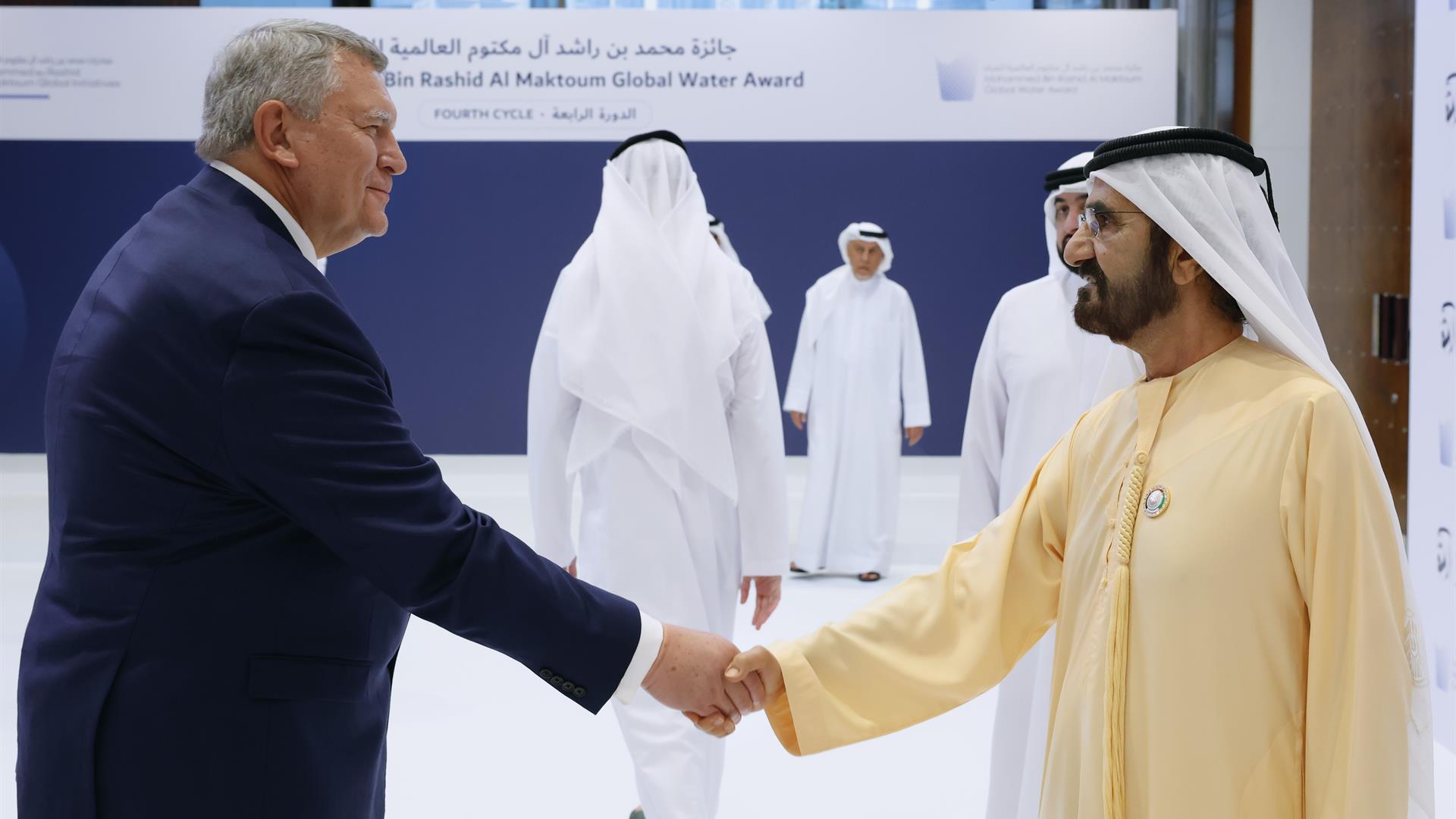 محمد بن راشد يكرّم الفائزين في الدورة الرابعة من "جائزة محمد بن راشد آل مكتوم العالمية للمياه"