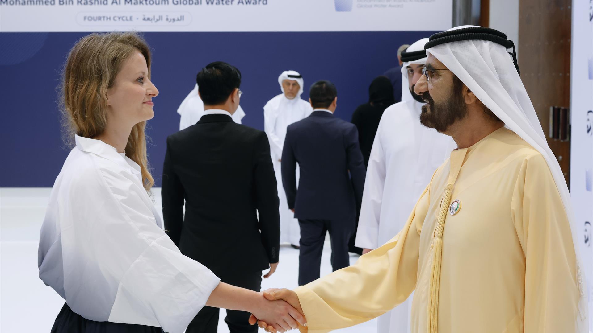 محمد بن راشد يكرّم الفائزين في الدورة الرابعة من "جائزة محمد بن راشد آل مكتوم العالمية للمياه"