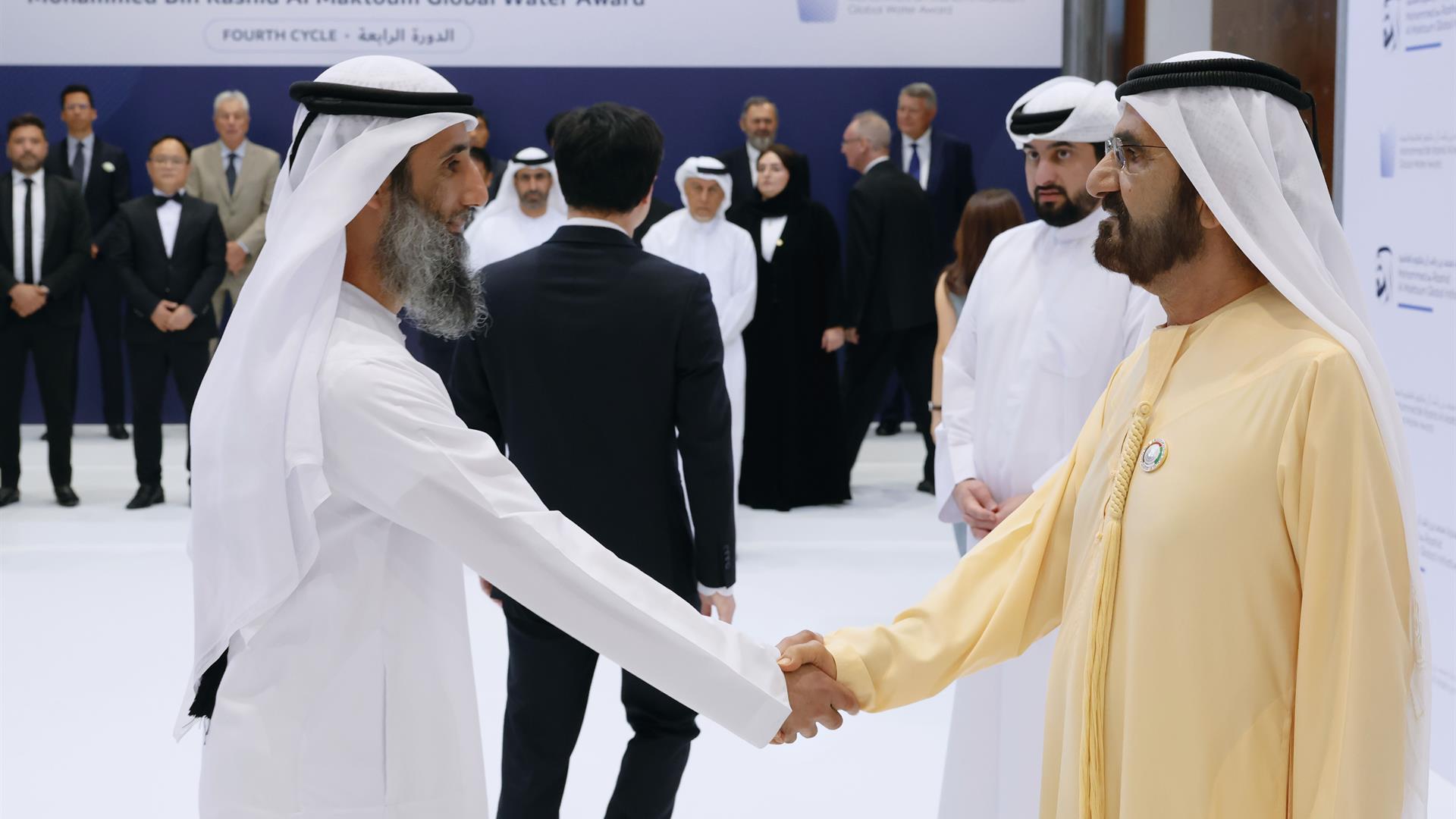 محمد بن راشد يكرّم الفائزين في الدورة الرابعة من "جائزة محمد بن راشد آل مكتوم العالمية للمياه"