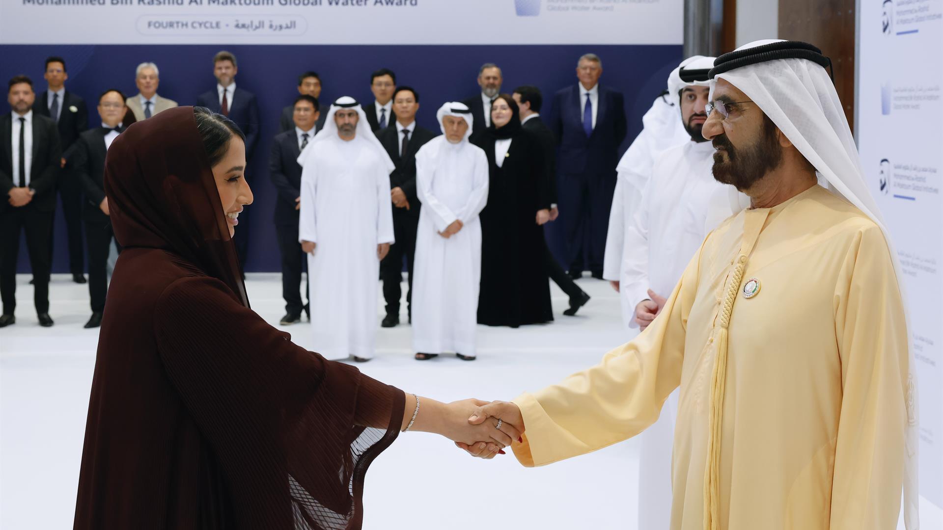 محمد بن راشد يكرّم الفائزين في الدورة الرابعة من "جائزة محمد بن راشد آل مكتوم العالمية للمياه"