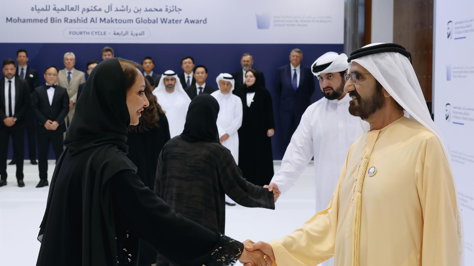 محمد بن راشد يكرّم الفائزين في الدورة الرابعة من "جائزة محمد بن راشد آل مكتوم العالمية للمياه"