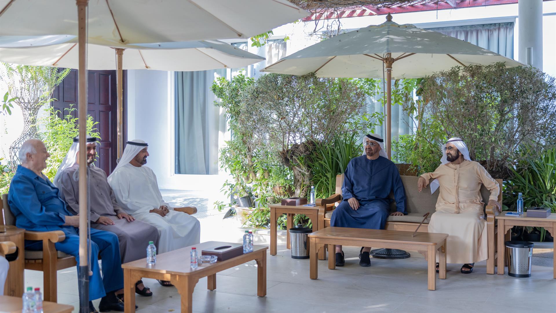 رئيس الدولة ومحمد بن راشد يبحثان جهود تعزيز  التنمية الوطنية والازدهار الذي يحققه الاقتصاد الوطني