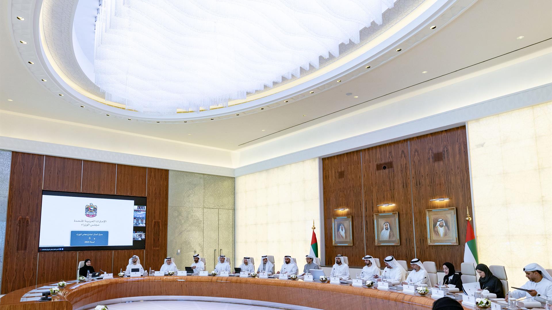 محمد بن راشد يترأس اجتماعاً لمجلس الوزراء ويطلع على نتائج الدولة في تقرير التنافسية العالمية 2025