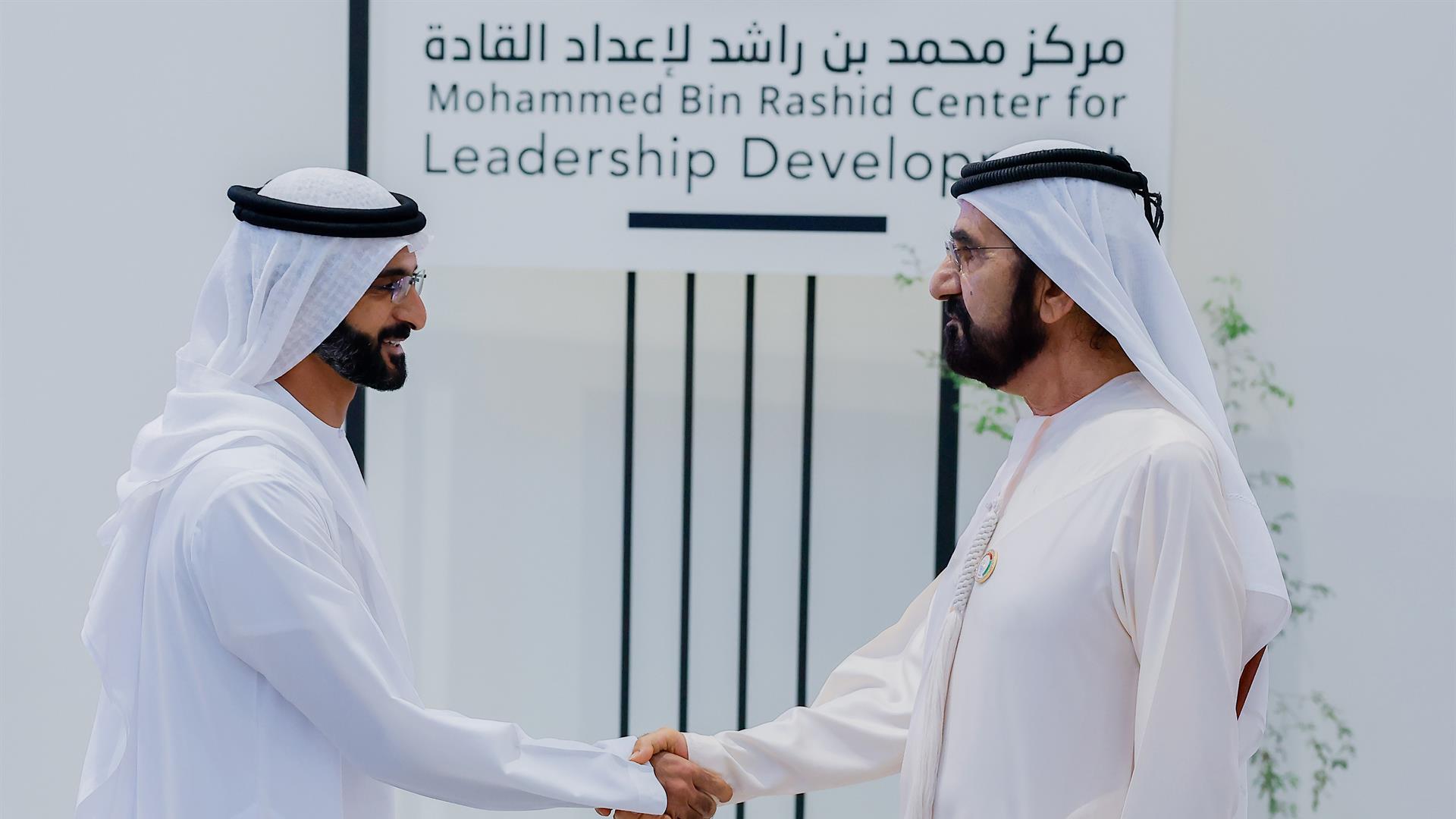 محمد بن راشد يشهد تخريج دفعة 2024-2025 من منتسبي برنامج "محمد بن راشد لإعداد القادة"