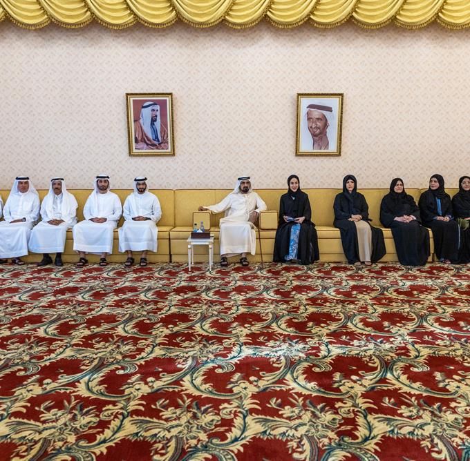  صاحب السمو الشيخ محمد بن راشد آل مكتوم - محمد بن راشد يلتقي جمعاً من أعيان البلاد ورجال الأعمال ومسؤولي الجهات والدوائر الحكومية