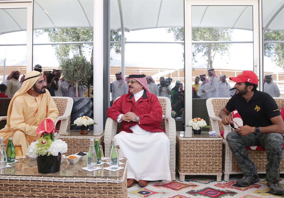  صاحب السمو الشيخ محمد بن راشد آل مكتوم-أخبار-محمد بن راشد وملك البحرين يشهدان تتويج حمد بن دلموك آل مكتوم بطلاً لسباق كأس الخليج للقدرة في البحرين