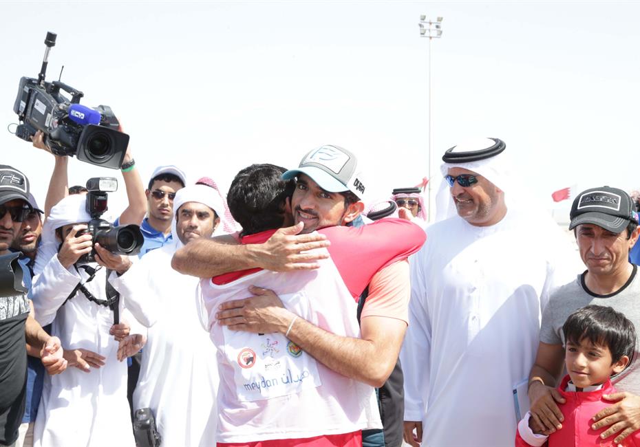  صاحب السمو الشيخ محمد بن راشد آل مكتوم-أخبار-محمد بن راشد وملك البحرين يشهدان تتويج حمد بن دلموك آل مكتوم بطلاً لسباق كأس الخليج للقدرة في البحرين