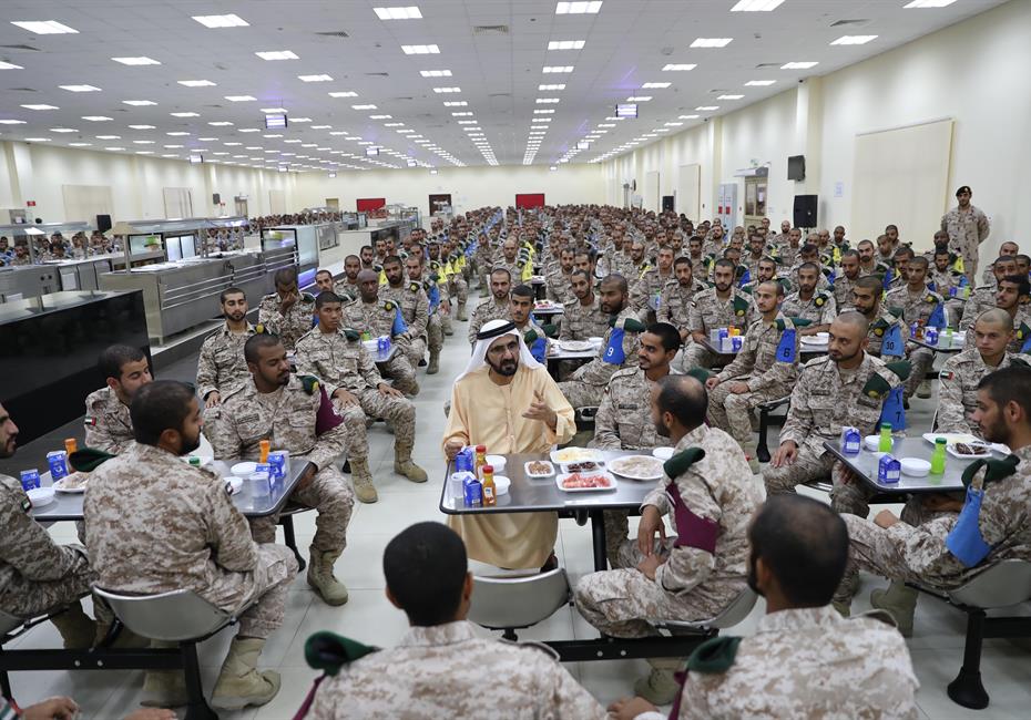  صاحب السمو الشيخ محمد بن راشد آل مكتوم-أخبار-محمد بن راشد يشارك مجندي الخدمة الوطنية طعام الإفطار