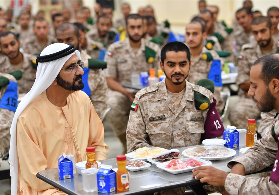  صاحب السمو الشيخ محمد بن راشد آل مكتوم-أخبار-محمد بن راشد يشارك مجندي الخدمة الوطنية طعام الإفطار
