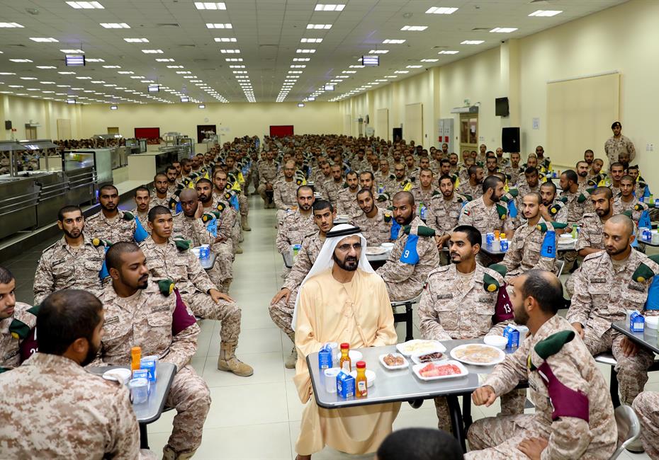  صاحب السمو الشيخ محمد بن راشد آل مكتوم-أخبار-محمد بن راشد يشارك مجندي الخدمة الوطنية طعام الإفطار