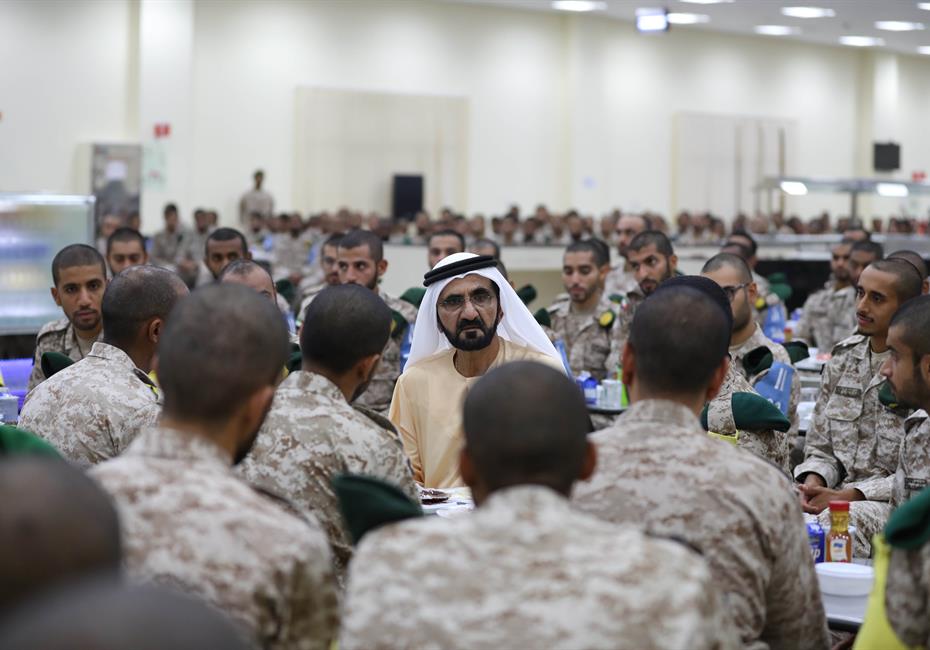  صاحب السمو الشيخ محمد بن راشد آل مكتوم-أخبار-محمد بن راشد يشارك مجندي الخدمة الوطنية طعام الإفطار