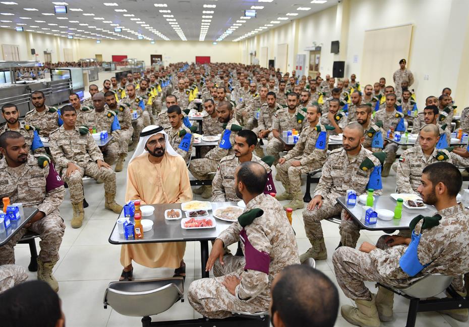  صاحب السمو الشيخ محمد بن راشد آل مكتوم-أخبار-محمد بن راشد يشارك مجندي الخدمة الوطنية طعام الإفطار