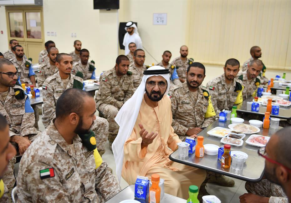 صاحب السمو الشيخ محمد بن راشد آل مكتوم-أخبار-محمد بن راشد يشارك مجندي الخدمة الوطنية طعام الإفطار