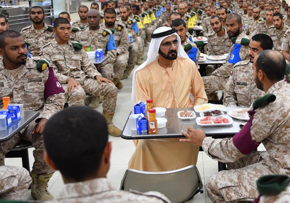  صاحب السمو الشيخ محمد بن راشد آل مكتوم-أخبار-محمد بن راشد يشارك مجندي الخدمة الوطنية طعام الإفطار