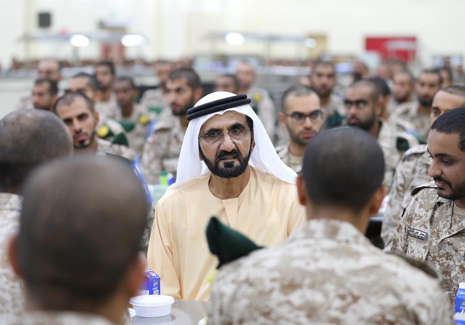  صاحب السمو الشيخ محمد بن راشد آل مكتوم-أخبار-محمد بن راشد يشارك مجندي الخدمة الوطنية طعام الإفطار