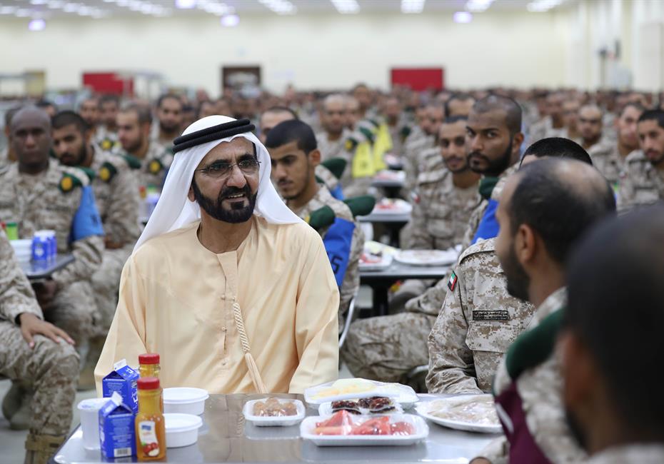  صاحب السمو الشيخ محمد بن راشد آل مكتوم-أخبار-محمد بن راشد يشارك مجندي الخدمة الوطنية طعام الإفطار
