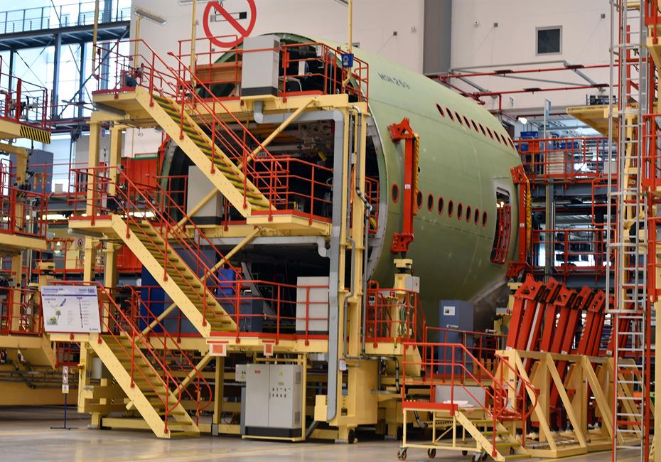 His Highness Sheikh Mohammed bin Rashid Al Maktoum-News-Mohammed bin Rashid tours Airbus Plant in Hamburg
