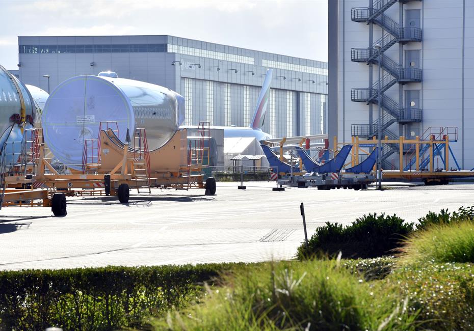 His Highness Sheikh Mohammed bin Rashid Al Maktoum-News-Mohammed bin Rashid tours Airbus Plant in Hamburg