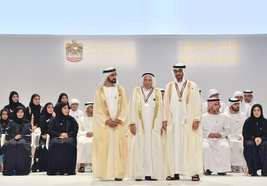  صاحب السمو الشيخ محمد بن راشد آل مكتوم-أخبار-محمد بن راشد ومحمد بن زايد يكرمان 46 من الأوائل والشخصيات والجهات في عام الخير