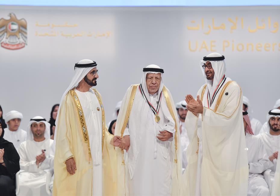  صاحب السمو الشيخ محمد بن راشد آل مكتوم-أخبار-محمد بن راشد ومحمد بن زايد يكرمان 46 من الأوائل والشخصيات والجهات في عام الخير