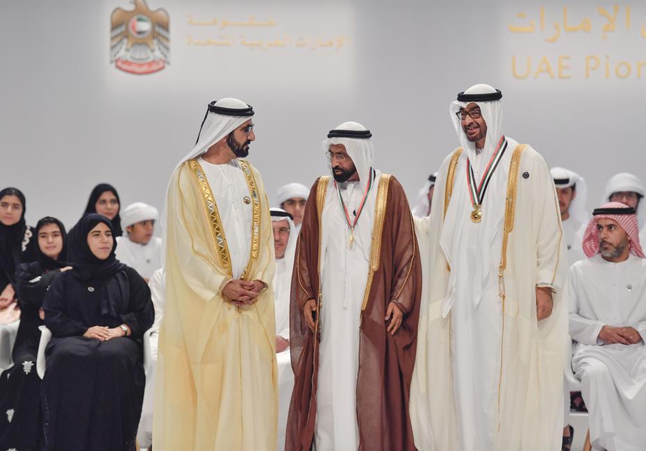  صاحب السمو الشيخ محمد بن راشد آل مكتوم-أخبار-محمد بن راشد ومحمد بن زايد يكرمان 46 من الأوائل والشخصيات والجهات في عام الخير