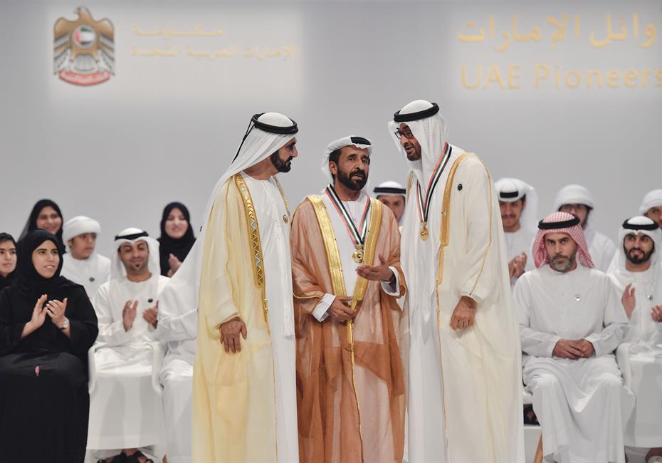  صاحب السمو الشيخ محمد بن راشد آل مكتوم-أخبار-محمد بن راشد ومحمد بن زايد يكرمان 46 من الأوائل والشخصيات والجهات في عام الخير