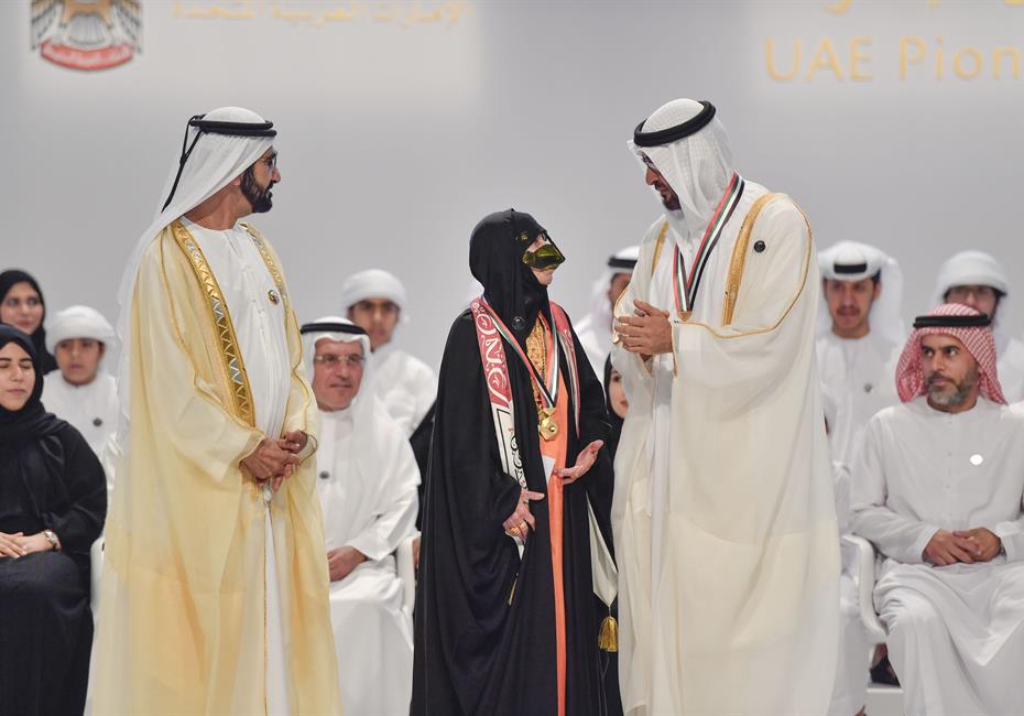  صاحب السمو الشيخ محمد بن راشد آل مكتوم-أخبار-محمد بن راشد ومحمد بن زايد يكرمان 46 من الأوائل والشخصيات والجهات في عام الخير