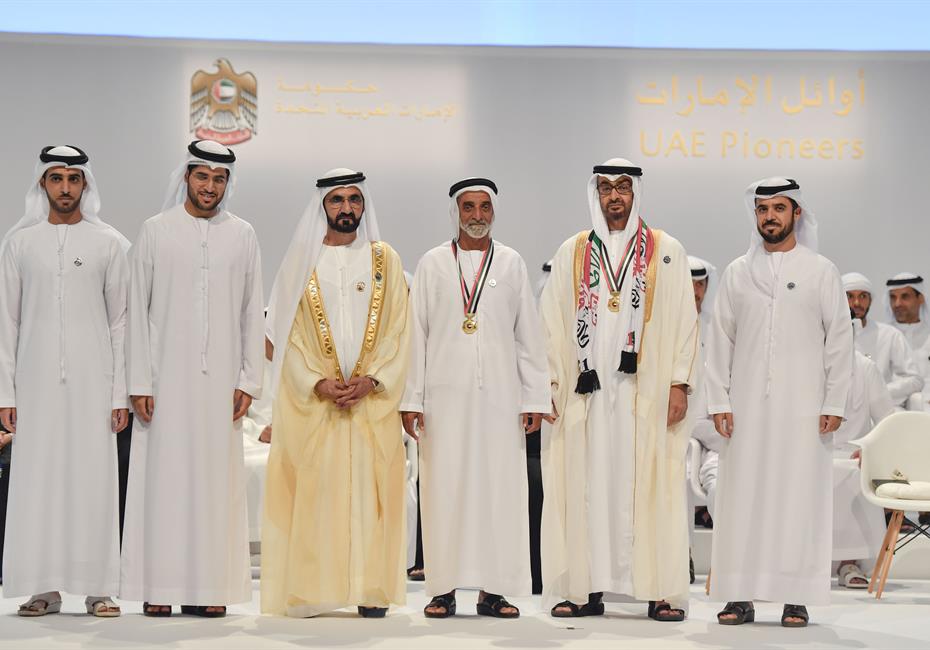  صاحب السمو الشيخ محمد بن راشد آل مكتوم-أخبار-محمد بن راشد ومحمد بن زايد يكرمان 46 من الأوائل والشخصيات والجهات في عام الخير