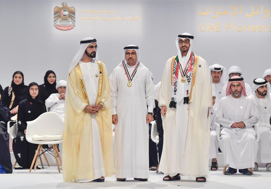  صاحب السمو الشيخ محمد بن راشد آل مكتوم-أخبار-محمد بن راشد ومحمد بن زايد يكرمان 46 من الأوائل والشخصيات والجهات في عام الخير