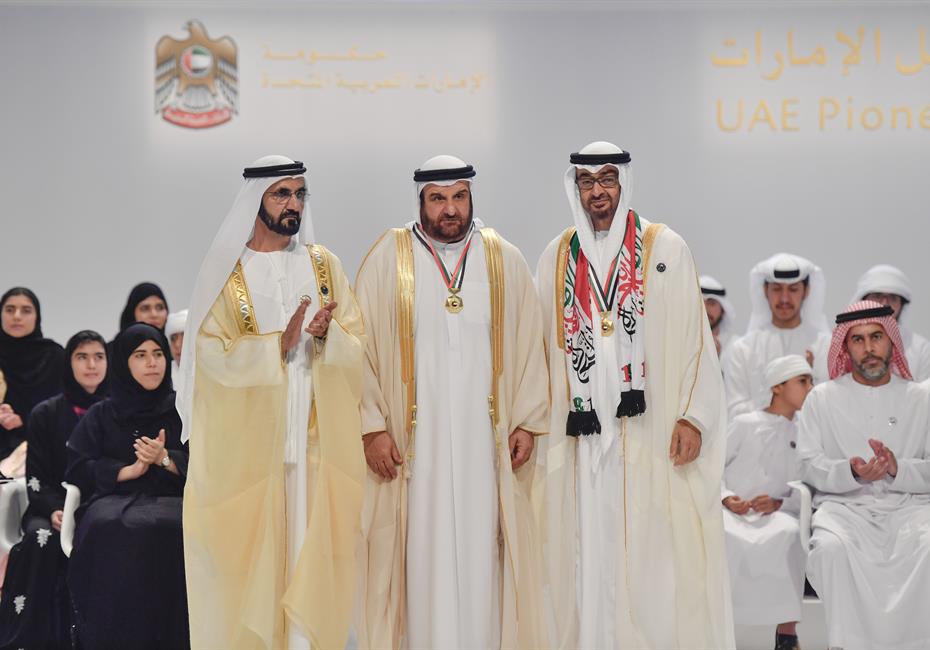  صاحب السمو الشيخ محمد بن راشد آل مكتوم-أخبار-محمد بن راشد ومحمد بن زايد يكرمان 46 من الأوائل والشخصيات والجهات في عام الخير