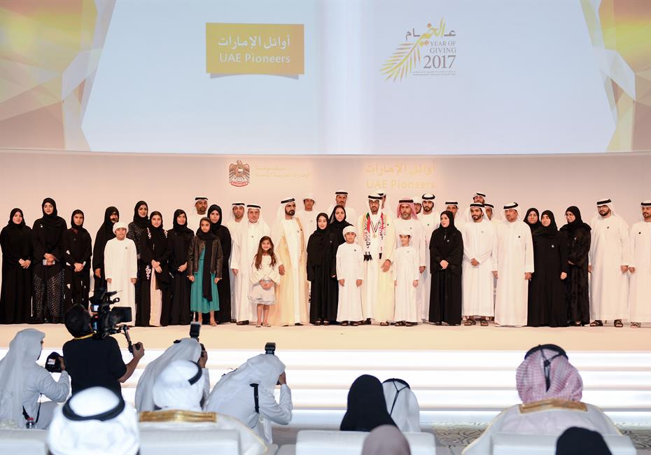  صاحب السمو الشيخ محمد بن راشد آل مكتوم-أخبار-محمد بن راشد ومحمد بن زايد يكرمان 46 من الأوائل والشخصيات والجهات في عام الخير