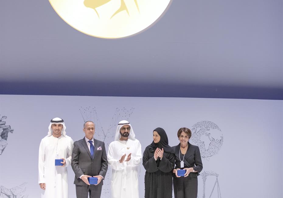  صاحب السمو الشيخ محمد بن راشد آل مكتوم-أخبار-نائب رئيس الدولة يكرم الفائزين بميدالية محمد بن راشد للتميز العلمي