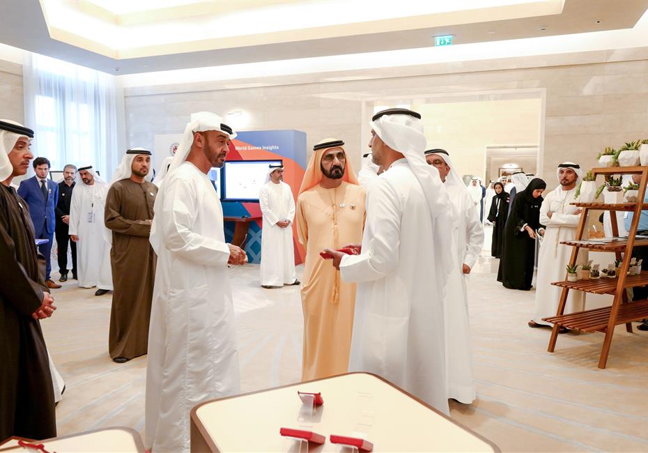  صاحب السمو الشيخ محمد بن راشد آل مكتوم-أخبار-محمد بن راشد ومحمد بن زايد يستقبلان شعلة الأمل ويشاركان في أعمال خلوة الهمم