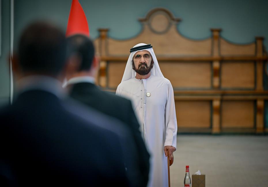  صاحب السمو الشيخ محمد بن راشد آل مكتوم-أخبار-أمام محمد بن راشد... خمسة مفتشين قضائيين جُدد يؤدون اليمين القانونية