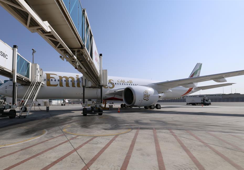 His Highness Sheikh Mohammed bin Rashid Al Maktoum-News-Mohammed bin Rashid reviews Emirates’ new A350 at Dubai International Airport