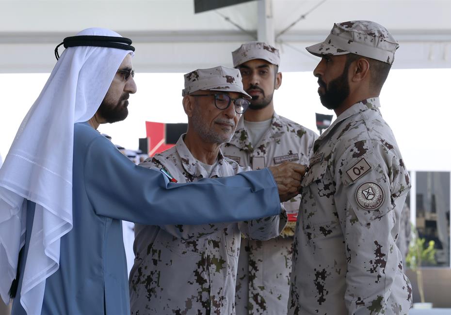  صاحب السمو الشيخ محمد بن راشد آل مكتوم-أخبار-محمد بن راشد يشهد وقفة ولاء أضخم عرض اصطفاف لمنتسبي القوات المسلحة بمناسبة مرور عشر سنوات على قانون الخدمة الوطنية وضمن احتفالات الدولة بعيد الاتحاد