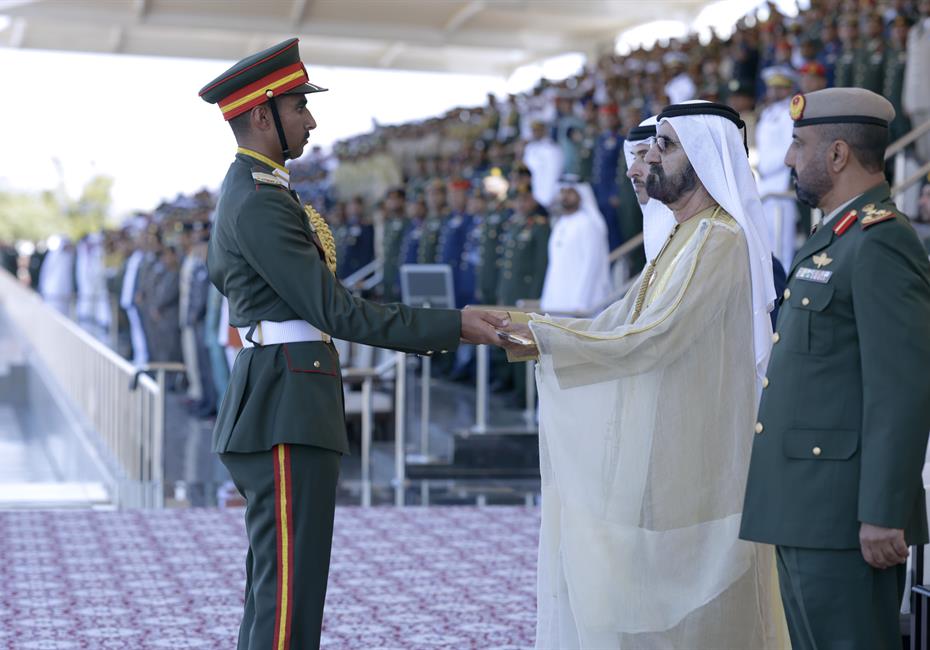  صاحب السمو الشيخ محمد بن راشد آل مكتوم-أخبار-محمد بن راشد يشهد تخريج الدورة الـ49 من المرشحين الضباط في كلية زايد الثاني العسكرية