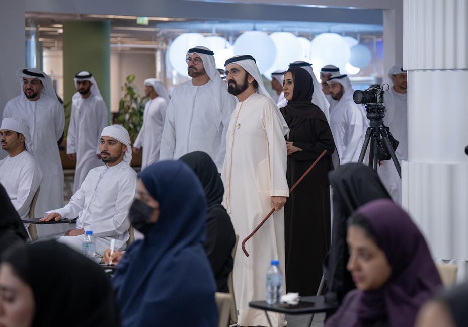  صاحب السمو الشيخ محمد بن راشد آل مكتوم-أخبار-محمد بن راشد يزور أكاديمية الاقتصاد الجديد ويشهد جانباً من برنامج الثقافة المالية للأسرة