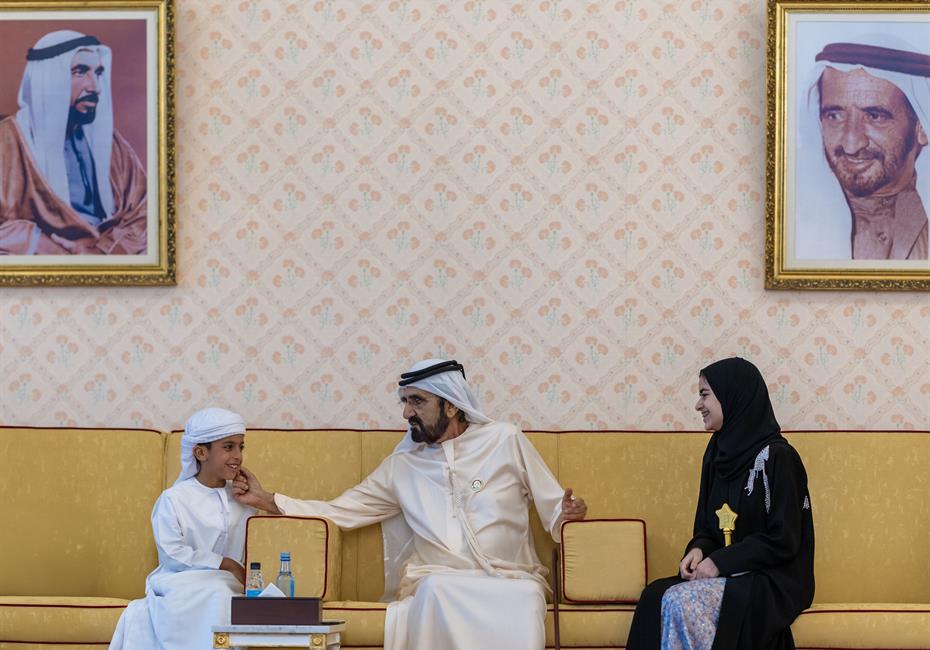  صاحب السمو الشيخ محمد بن راشد آل مكتوم-أخبار-محمد بن راشد يلتقي جمعاً من أعيان البلاد ورجال الأعمال ومسؤولي الجهات والدوائر الحكومية