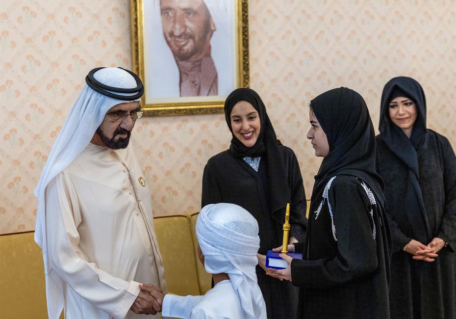  صاحب السمو الشيخ محمد بن راشد آل مكتوم-أخبار-محمد بن راشد يلتقي جمعاً من أعيان البلاد ورجال الأعمال ومسؤولي الجهات والدوائر الحكومية